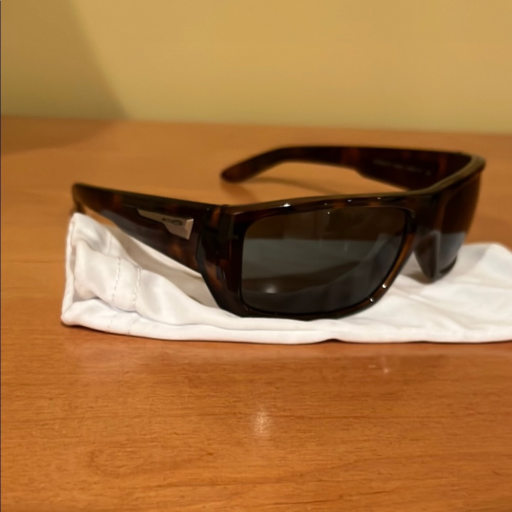 Arnette sunglasses excellent condition no scratches on frame or lens